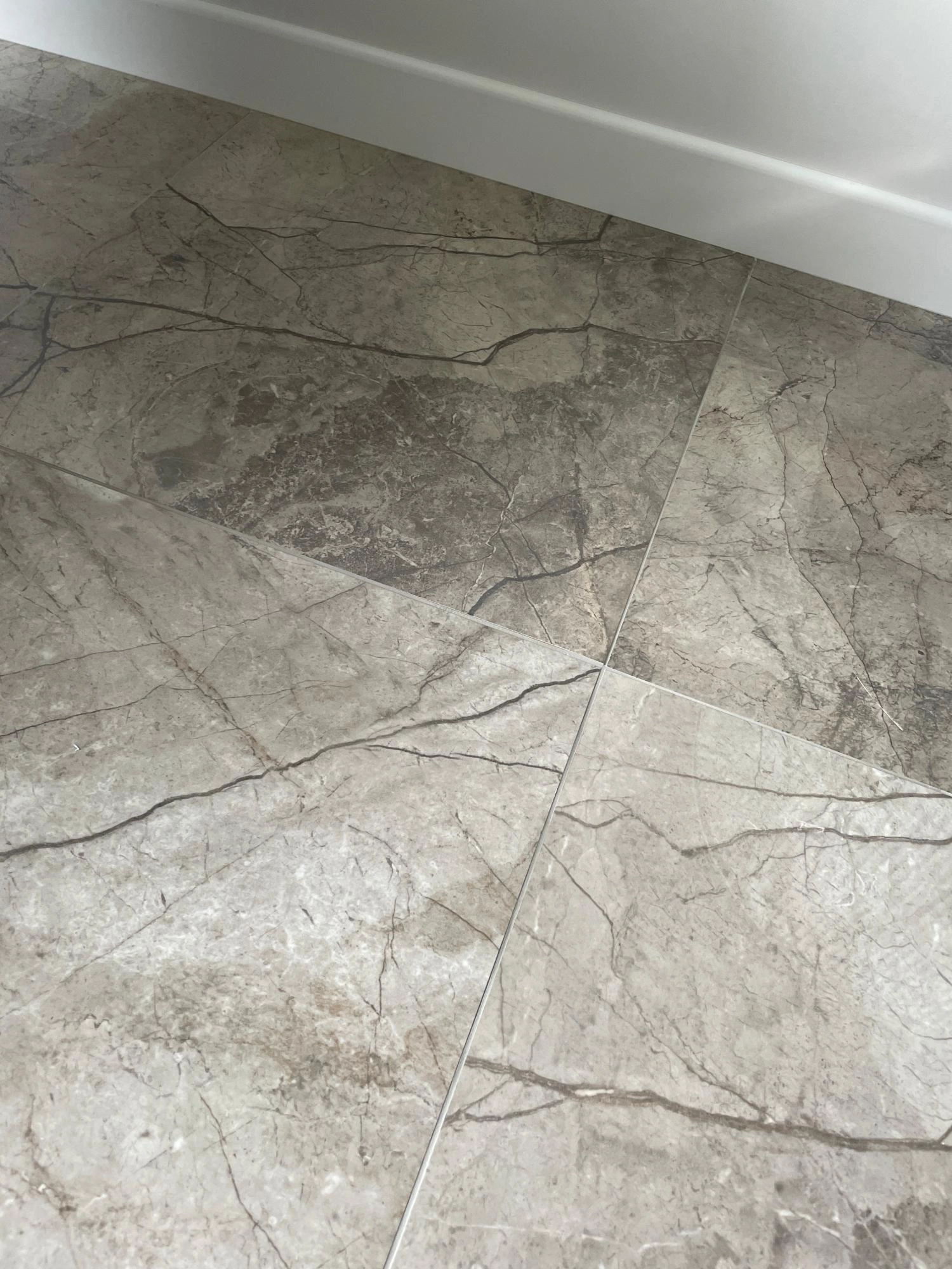 SILVER RIVER DARK MAT 60x60 — 3